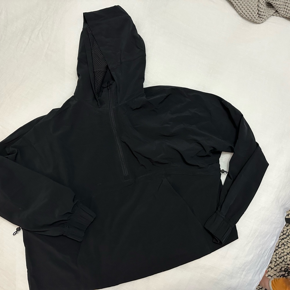 Lululemon cropped windbreaker jacket